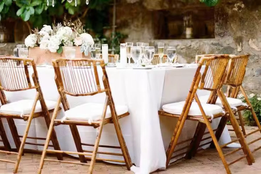 Sillas de bambu para bodas 900x600